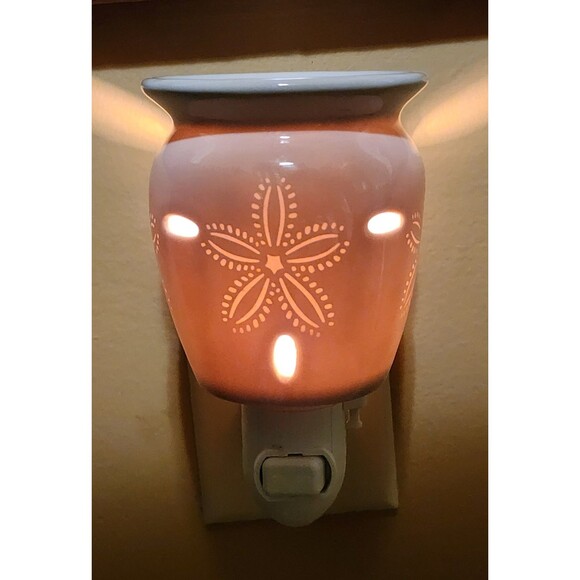 SCENTSY Plug-In Sand Dollar Beach House Ocean Wax Warmer Night light - Picture 2 of 6